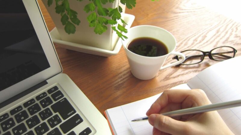 コーヒーによる眠気覚ましの効果と作用、そのほかおすすめのアイテムは?